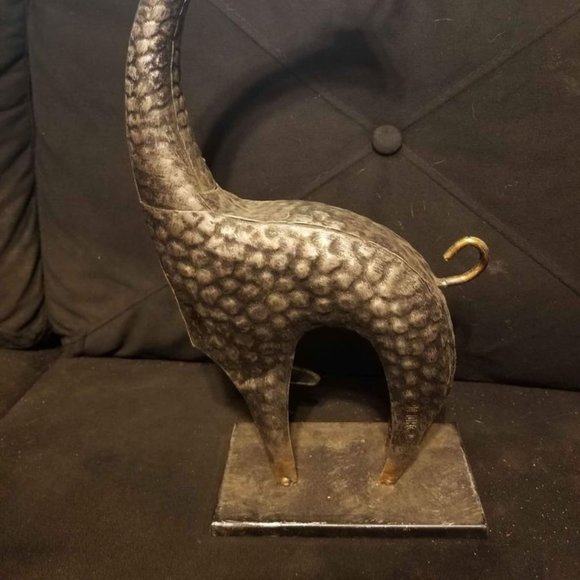 Metal Giraffe Statue - Picture 2 of 3